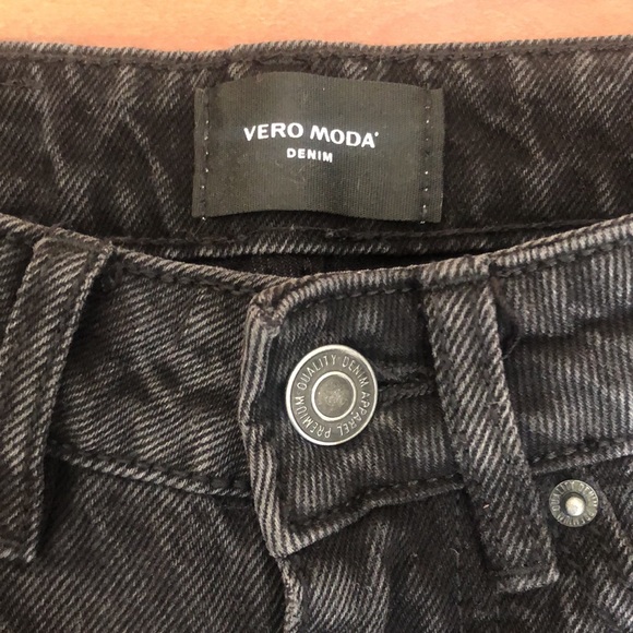 Black Denim Vero Moda lightly distressed Jean – W 24 L 28 - Picture 3 of 6